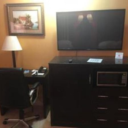 Travelodge By Wyndham Bay Shore Long Island المظهر الخارجي الصورة