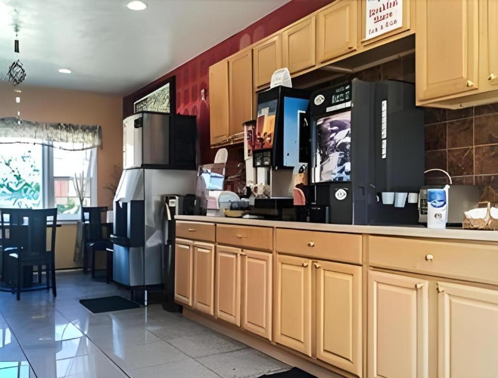 Travelodge By Wyndham Bay Shore Long Island المظهر الخارجي الصورة