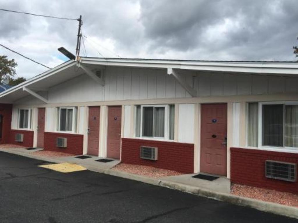 Travelodge By Wyndham Bay Shore Long Island المظهر الخارجي الصورة