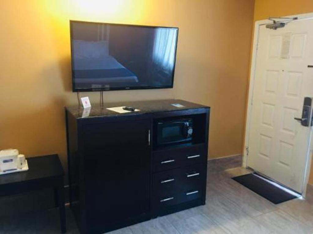 Travelodge By Wyndham Bay Shore Long Island المظهر الخارجي الصورة