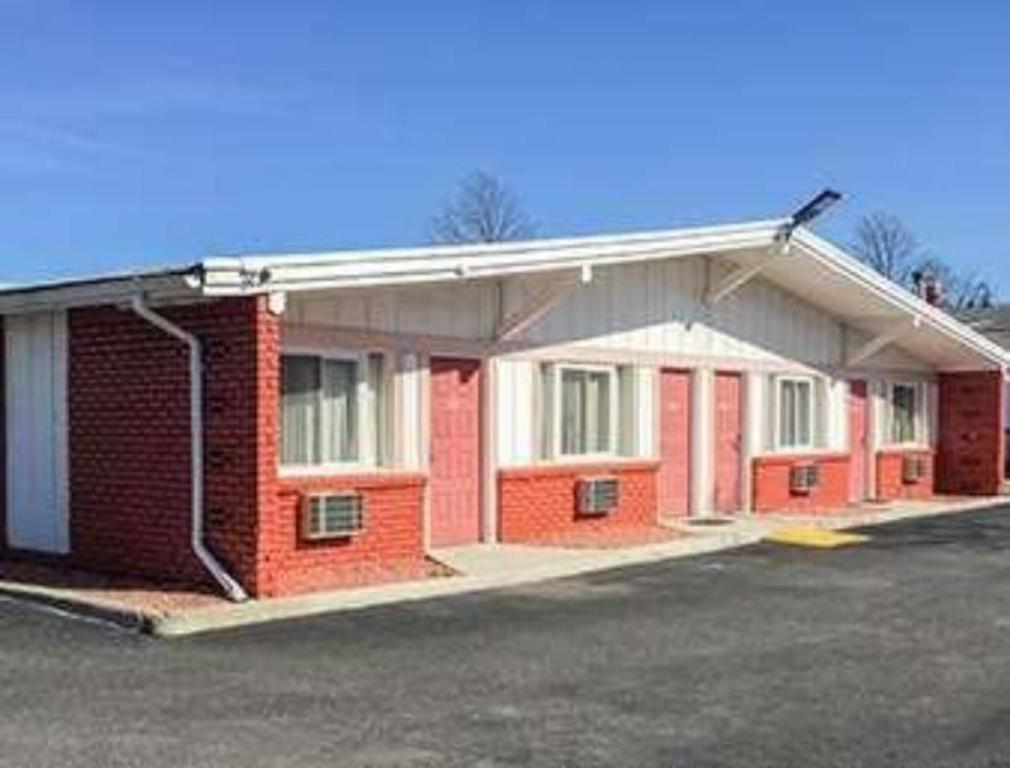 Travelodge By Wyndham Bay Shore Long Island المظهر الخارجي الصورة