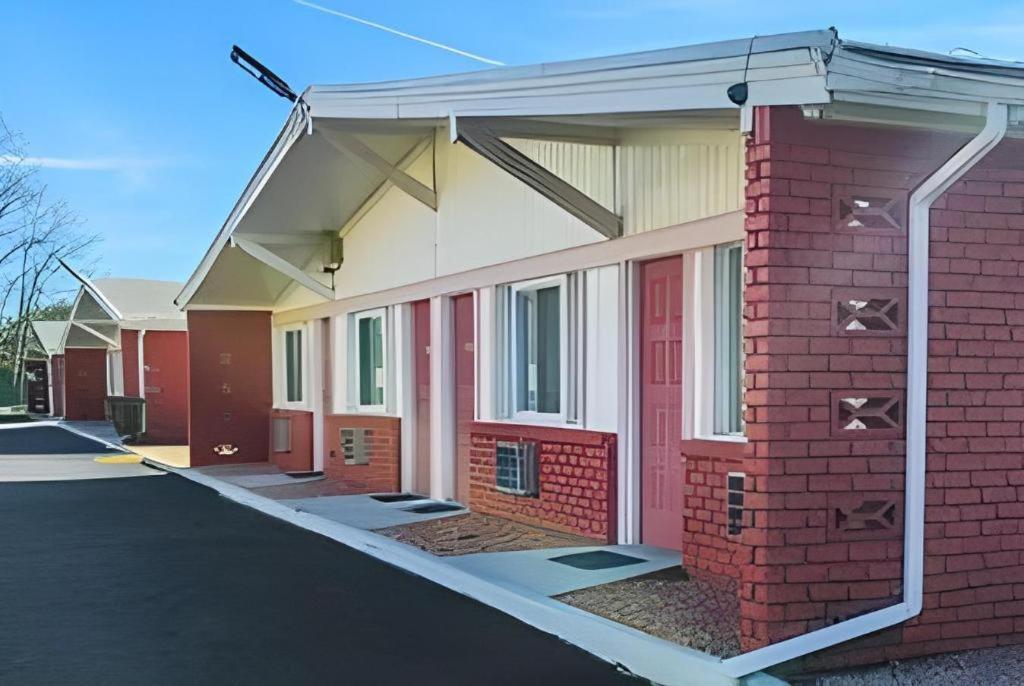 Travelodge By Wyndham Bay Shore Long Island المظهر الخارجي الصورة